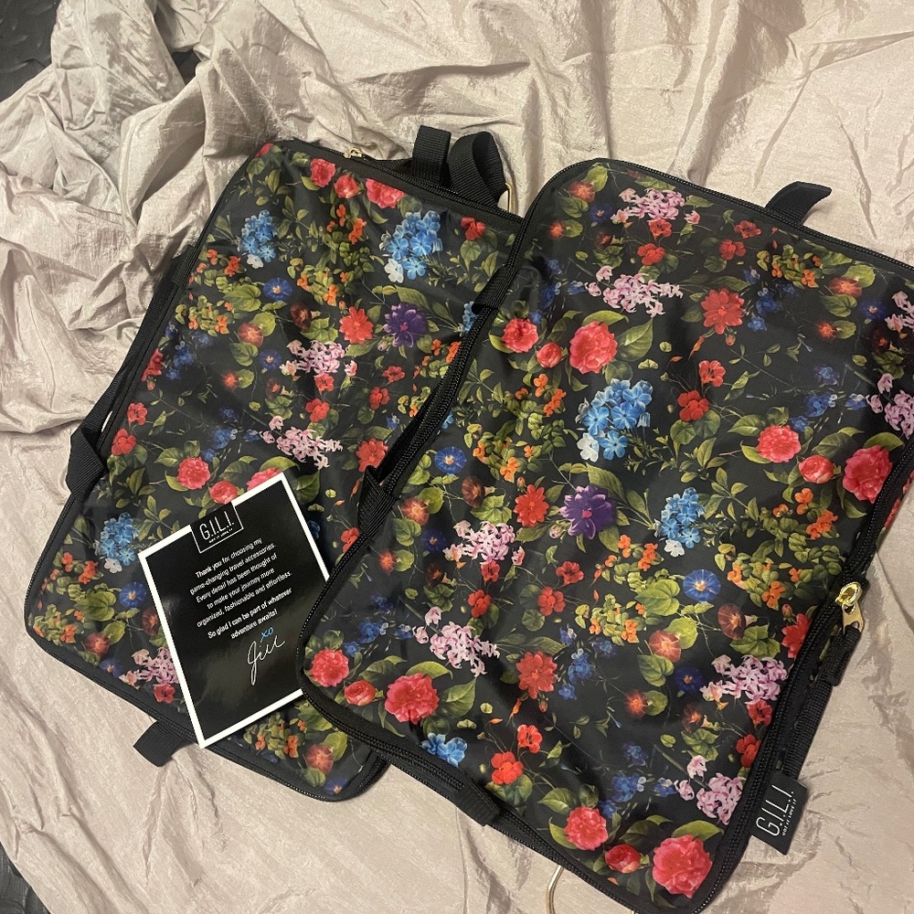 G.I.L.I. Floral Hanging Travel Organizer Set – 2 Pieces – Black Garden Print – N